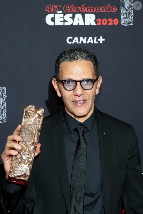 Roschdy Zem (César du meilleur acteur pour le rôle de Yacoub Daoud dans "Roubaix, une lumière") lors de la 45ème cérémonie des César à la salle Pleyel à Paris le 28 février 2020 © Dominique Jacovides / Olivier Borde / Bestimage