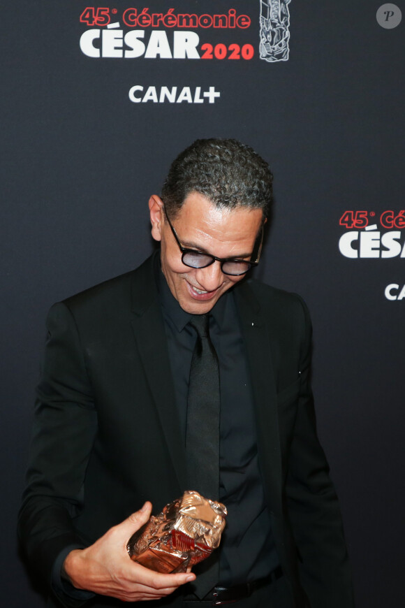 Roschdy Zem (César du meilleur acteur pour le rôle de Yacoub Daoud dans "Roubaix, une lumière") lors de la 45ème cérémonie des César à la salle Pleyel à Paris le 28 février 2020 © Dominique Jacovides / Olivier Borde / Bestimage
