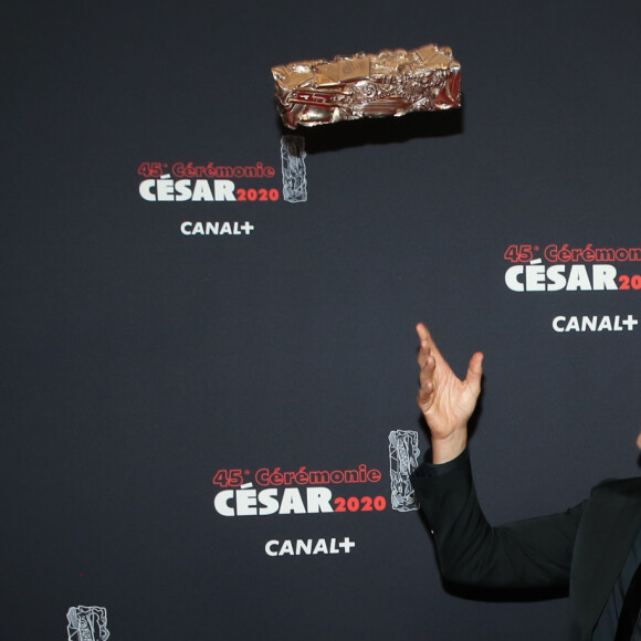 Roschdy Zem (César du meilleur acteur pour le rôle de Yacoub Daoud dans "Roubaix, une lumière") lors de la 45ème cérémonie des César à la salle Pleyel à Paris le 28 février 2020 © Dominique Jacovides / Olivier Borde / Bestimage