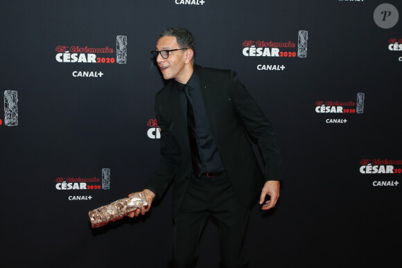 Roschdy Zem (César du meilleur acteur pour le rôle de Yacoub Daoud dans "Roubaix, une lumière") lors de la 45ème cérémonie des César à la salle Pleyel à Paris le 28 février 2020 © Dominique Jacovides / Olivier Borde / Bestimage