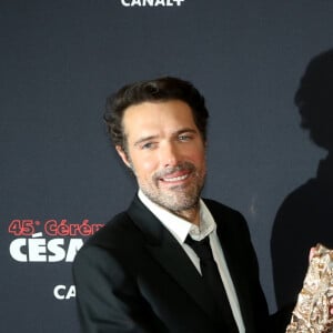 Nicolas Bedos (César du meilleur scénario original pour "La Belle Époque") et Fanny Ardant (César de la meilleure actrice dans un second rôle pour le rôle de Marianne dans "La Belle Époque") - Pressroom (press room) de la 45ème cérémonie des César à la salle Pleyel à Paris le 28 février 2020 © Dominique Jacovides / Olivier Borde / Bestimage