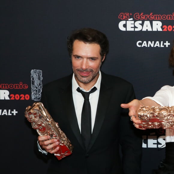 Nicolas Bedos (César du meilleur scénario original pour "La Belle Époque") et Fanny Ardant (César de la meilleure actrice dans un second rôle pour le rôle de Marianne dans "La Belle Époque") - Pressroom (press room) de la 45ème cérémonie des César à la salle Pleyel à Paris le 28 février 2020 © Dominique Jacovides / Olivier Borde / Bestimage