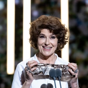 Fanny Ardant César de la meilleur actrice dans un second rôle pour le rôle de Marianne dans La Belle Époque lors de la 45ème cérémonie des César à la salle Pleyel à Paris le 28 février 2020 © Olivier Borde / Dominique Jacovides / Bestimage