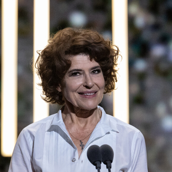 Fanny Ardant César de la meilleur actrice dans un second rôle pour le rôle de Marianne dans La Belle Époque lors de la 45ème cérémonie des César à la salle Pleyel à Paris le 28 février 2020 © Olivier Borde / Dominique Jacovides / Bestimage