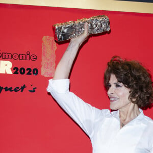 Fanny Ardant (César de la meilleure actrice dans un second rôle pour le rôle de Marianne dans " La Belle Époque ") - Photocall du dîner de la 45ème cérémonie des César au Fouquet's à Paris. Le 28 février 2020 © Pierre Perusseau / Bestimage