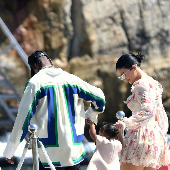 Travis Scott, Kylie Jenner, Stormi Webster - Le clan Jenner arrive à l'Hôtel du Cap-Eden-Roc pour un déjeuner en famille au Cap d'Antibes le 14 août 2019.