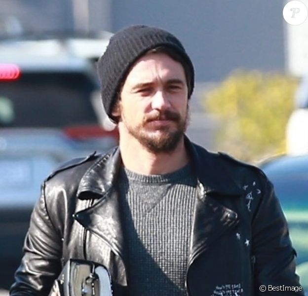 Exclusif - James Franco fait du shopping avec un ami dans les rues de The Grove à Los Angeles, le 13 décembre 2019
