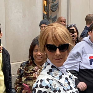 Céline Dion salue ses fans à New York, le 3 mars 2020.