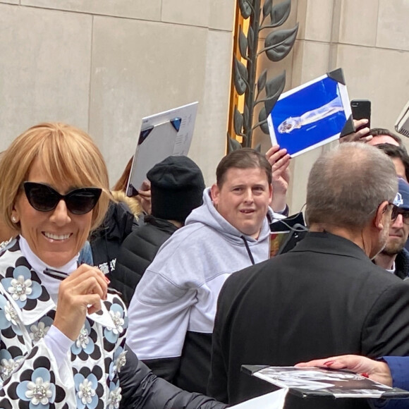 Céline Dion salue ses fans à New York, le 3 mars 2020.