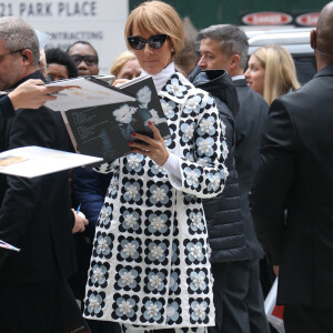 Céline Dion salue ses fans à New York, le 3 mars 2020.