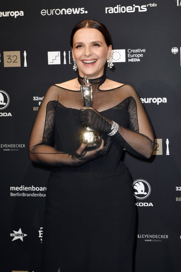 Juliette Binoche reçoit le prix European Achievement in World Cinema Award - European Film Awards 2019 à Berlin le 7 décembre 2019.