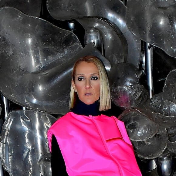Céline Dion prend la pose pour les photographes après son show au Barclay's Center à New York, le 5 mars 2020.