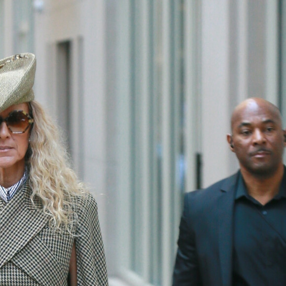 Céline Dion prend la pose pour les photographes à New York, le 5 mars 2020.
