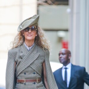 Céline Dion prend la pose pour les photographes à New York, le 5 mars 2020.