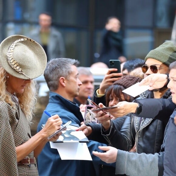 Céline Dion prend la pose pour les photographes à New York, le 5 mars 2020.