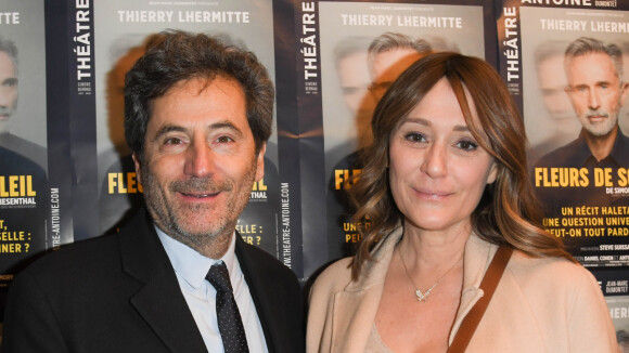 Daniela Lumbroso radieuse avec son mari, Fauve Hautot pétillante au théâtre