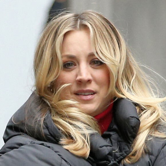 Exclusive - Actress Kaley Cuoco is seen wearing a puffer coat and slides with a her name tag walking to the set of 'The Flight Attendant' filming in Midtown, New York City, NY, USA on December 16, 2019. Photo by Christopher Peterson/Splash News/ABACAPRESS.COM 