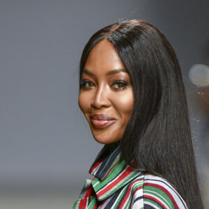 Naomi Campbell défile pour Kenneth Ize collection prêt-à-porter Automne-Hiver 2020/2021 à Paris le 25 février 2020.