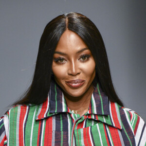 Naomi Campbell défile pour Kenneth Ize collection prêt-à-porter Automne-Hiver 2020/2021 à Paris le 25 février 2020.