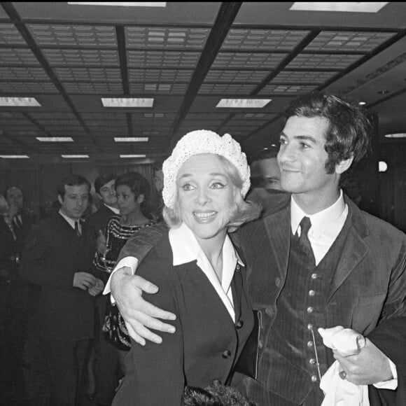 Une triste annonce faite par sa famille
ARCHIVES - MICHELINE PRESLE ET JEAN CLAUDE BRIALY LORS D' UNE SOIREE A PARIS EN 1968