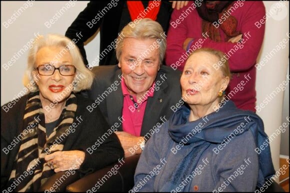 Rétro - Décès de l'actrice Micheline Presle à l'âge de 101 ans - MICHELE MORGAN, ALAIN DELON, MICHELINE PRESLE - PROJECTION CHEZ FRANCE TELEVISION DE "LES TROIS GLORIEUSES", DOCUMENTAIRES ECRIT PAR HENRY JEAN SERVAT, REALISE ET PRODUIT PAR FRANCE TELEVISION, RACONTE LES 3 MONUMENTS DU CINEMA FRANCAIS MICHELE MORGAN, MICHELINE PRESLE & DANIELE DARIEUX  