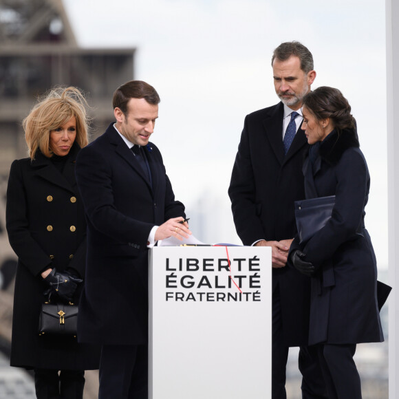 La reine Letizia et le roi Felipe VI d'Espagne au côté d'Emmanuel et Brigitte Macron lors de la cérémonie à l'occasion de la première journée nationale d'hommage aux victimes du terrorisme sur l'Esplanade du Trocadero à Paris le 11 mars 2020. © Jacques Witt / Pool / Bestimage