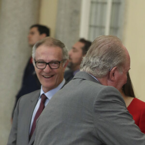 Le roi Felipe VI d'Espagne et son père le roi Juan Carlos le 10 janvier 2019 lors de la cérémonie des Prix nationaux du sport espagnol au palais du Pardo à Madrid.