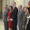 Le roi Felipe VI d'Espagne et son père le roi Juan Carlos Ier, avec la reine Letizia et la reine Sofia, le 10 janvier 2019 lors de la cérémonie des Prix nationaux du sport espagnol au palais du Pardo à Madrid.