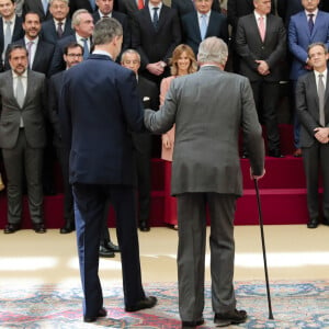 Le roi Felipe VI d'Espagne et le roi Juan Carlos Ier lors d'une audience avec la fondation Cotec au palais de la Zarzuela à Madrid le 7 juin 2018