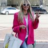 Heidi Klum porte un jean déchiré et une veste rose vif à son arrivée à l'émission America's Got Talent dans le quartier de Pasadena à Los Angeles.