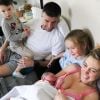 Eva Amurri et Kyle Martino, bien qu'en instance de divorce, ont accueilli avec bonheur leur troisième enfant, Mateo, le 13 mars 2020 et ont partagé sur Instagram de premières images de leur vie à cinq avec leurs autres enfants, Marlowe et Major.