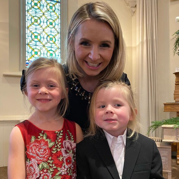 Beverley Mitchell (Sept à la maison) et ses filles sur Instagram le 1er mars 2020