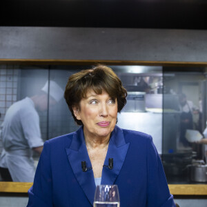 Roselyne Bachelot sur le plateau de l'émission "Politique à table" sur LCP le 20 novembre 2019. © Gwendoline Le Goff / Panoramic / Bestimage