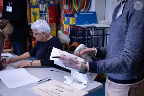 Illustrations des bureaux de vote lors du premier tour des élections municipales à Paris, en pleine épidémie de Coronavirus (COVID-19). Le 15 mars 2020 © Andreina Flores / Panoramic / Bestimage