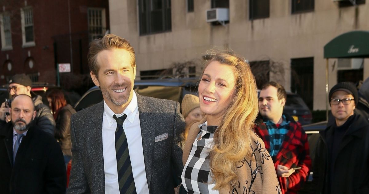 Blake Lively Et Son Mari Ryan Reynolds Arrivent à La Première De Final Portrait Au Musée Solomon 