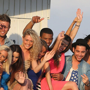 Aurelie, Alban (The Voice), Capucine (Secret Story 6), Wafa (Koh-Lanta), Thomas Vergara (Secret Story 6), Benjamin Machet (La Belle et ses princes presque charmants), Amelie (Secret Story 4) et Nabilla Benattia - Tournage de la cinquieme saison des "Anges de la Tele Realite" sur une plage a Miami, le 22 janvier 2013