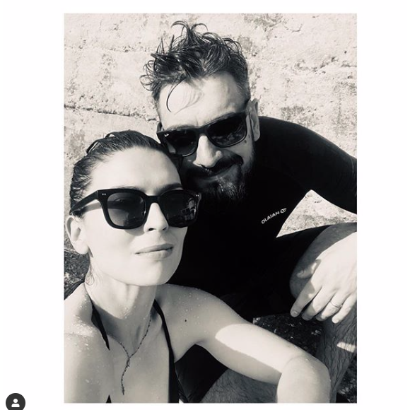 Lucie Bernardoni ("Star Academy") a rendu un bel hommage à son mari Patrice Maktav. Mars 2020.