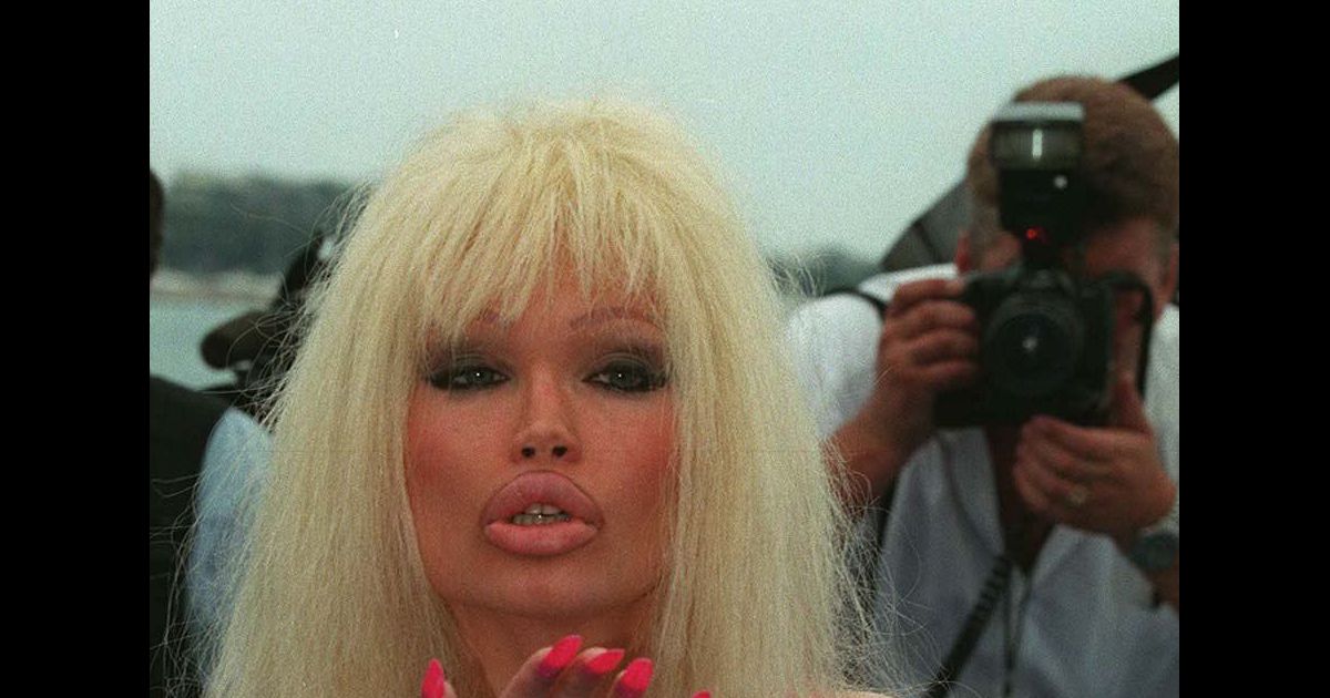 Lolo Ferrari Cannes En Mai 1996 Purepeople Lolo Ferrari Cannes En Mai 1996 Purepeople