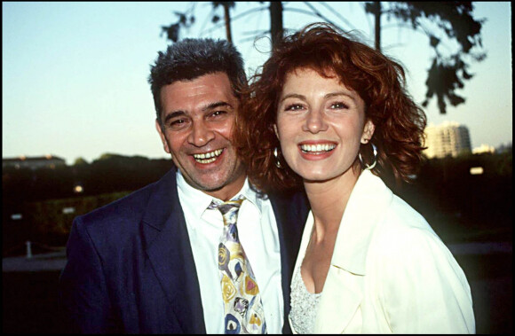 Véronique Genest et son mari - Tournoi de pétanque de célébrités à Paris. Le 15 juin 1994.