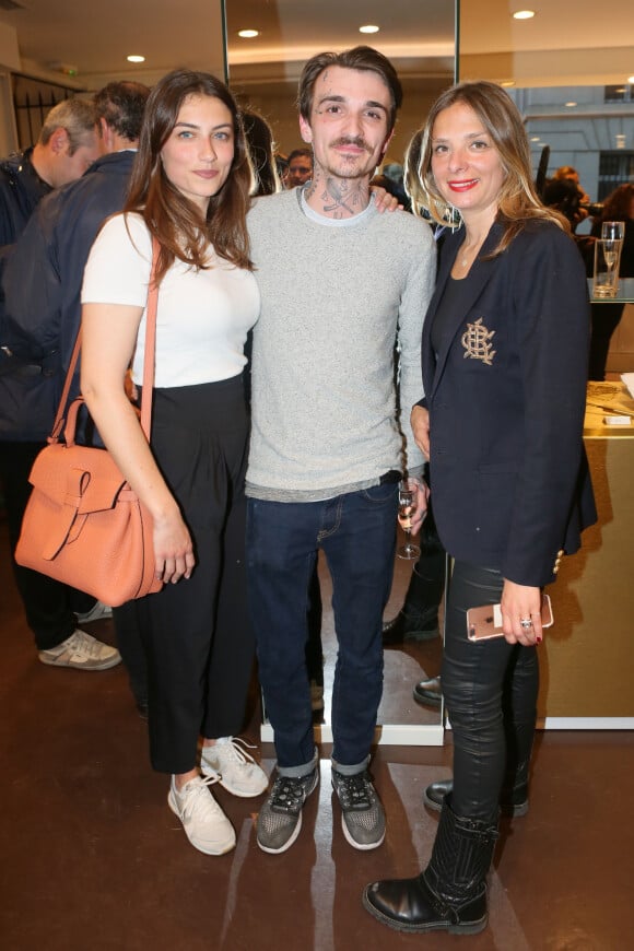 Paloma Coquant, son compagnon Guillaume Sanchez (Top chef 2017) et Hélène Luzin-Bouthillier (créatrice de l' agence Marques et Chefs) lors de l'inauguration de la boutique éphémère Maison Carte d'Or à Paris, France, le 4 mai 2017. © CVS/Bestimage