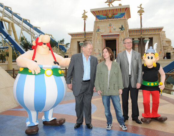 Albert Uderzo et Anne Goscinny lors de l'inauguration du nouvel univers égyptien du parc Astérix le 2 juin 2012.