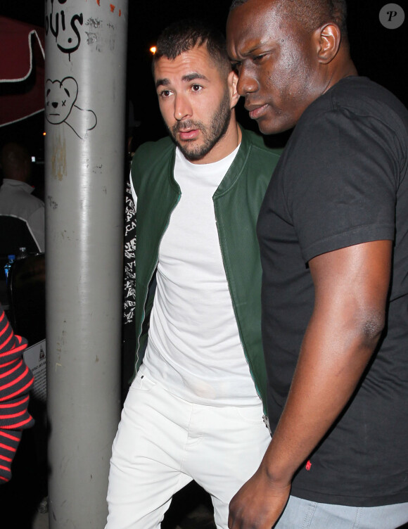 Karim Benzema - La chanteuse Rihanna et Karim Benzema arrivent, comme par hasard, séparément au Hooray Henry's nightclub à West Hollywood, le 19 juin 2015.