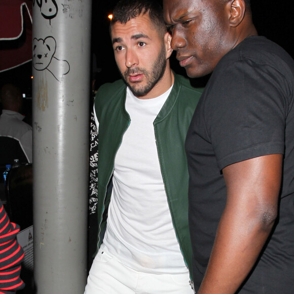Karim Benzema - La chanteuse Rihanna et Karim Benzema arrivent, comme par hasard, séparément au Hooray Henry's nightclub à West Hollywood, le 19 juin 2015.