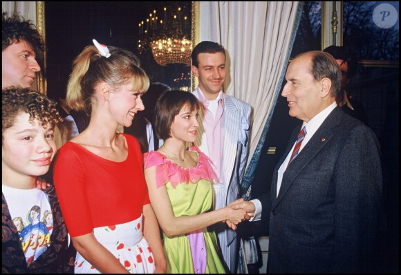 Jacky, Dorothée et Ariane rencontrent François Mitterrand à Paris. Le 19 décembre 1985.