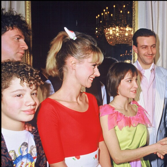 Jacky, Dorothée et Ariane rencontrent François Mitterrand à Paris. Le 19 décembre 1985.