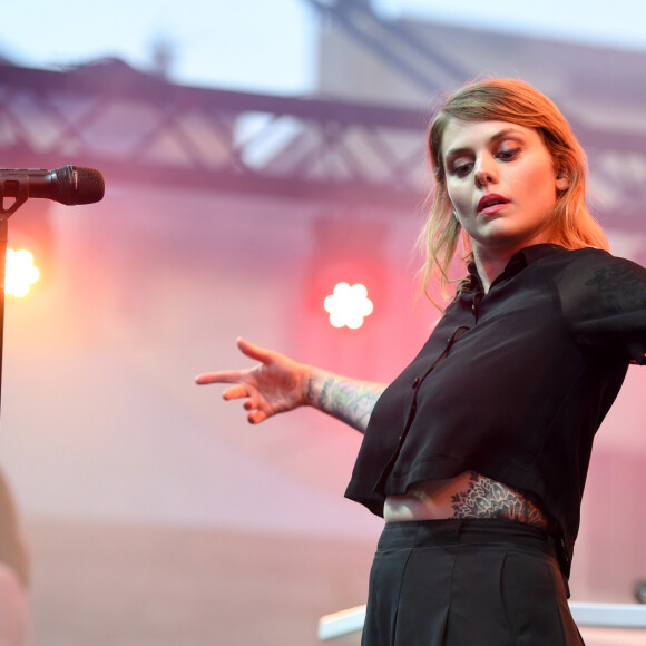Coeur de Pirate en concert lors du 67ème festival "Nuits du Sud", place du Grand Jardin, à Vence. Le 2 août 2019 © Lionel Urman / Bestimage