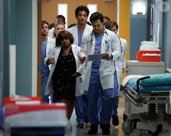 Coronavirus - La série "Grey's Anatomy" a annoncé qu'elle faisait don de robes médicales et de gants aux hôpitaux.
