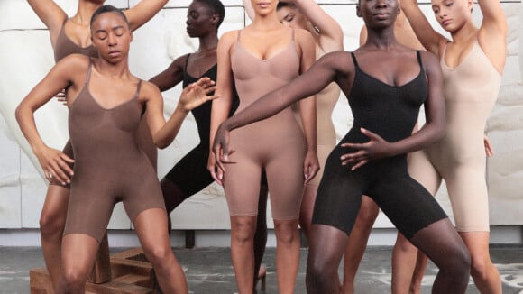Kim Kardashian annonce dans l'émission "The View", sur ABC, que sa marque de sous-vêtements SKIMS va donner 1 million de dollars à la fondation Baby2Baby. Mars 2020.