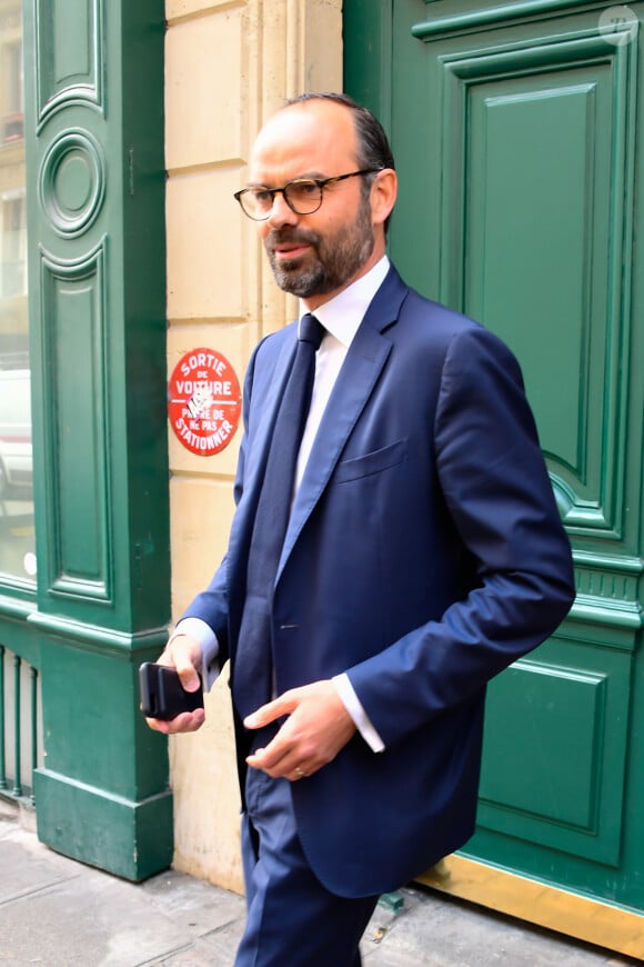 Édouard Philippe quitte son domicile et se rend à l'Assemblée Nationale à Paris le 15 mai 2017.