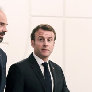 Exclusif - Le président de la République française Emmanuel Macron et Edouard Philippe, Premier ministre - Le président de la République française remet la légion d'honneur au maire de Trèbes, la directrice et le propriétaire du Super U ainsi que le Préfet de l'Aude pour leur bravoure durant les attentats de Trèbes et Carcassonne survenus le 23 mars 2018 au Palais de l'Elysée à Paris, France, le 20 mars 2019. © Stéphane Lemouton/Bestimage